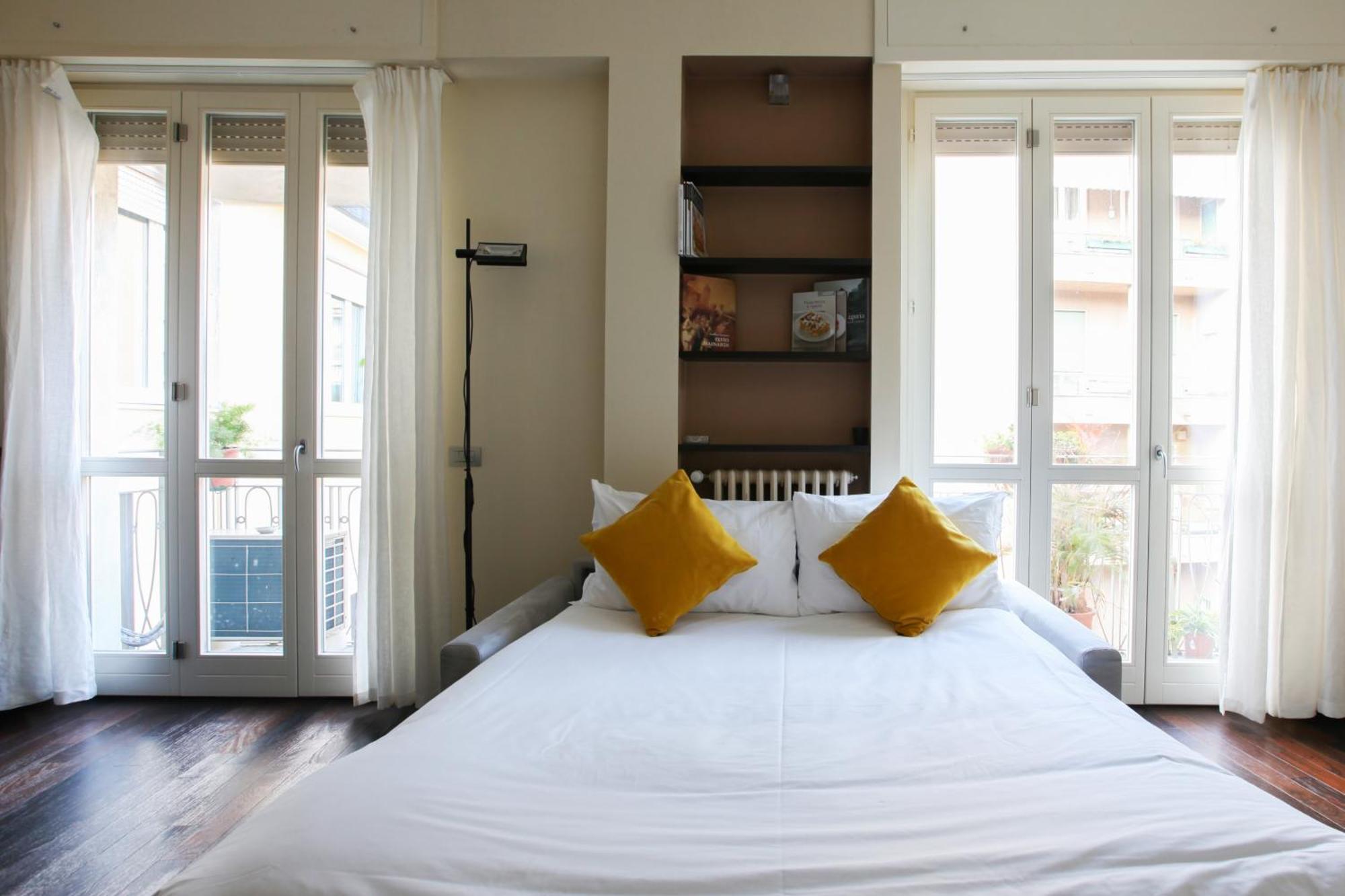One-Bedroom Apartment Balcony via Disciplini 5