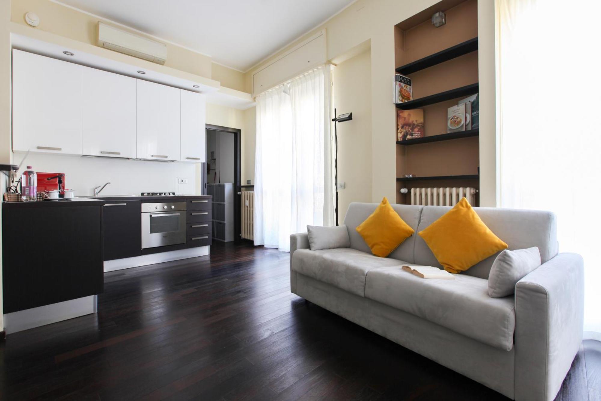 One-Bedroom Apartment Balcony via Disciplini 5